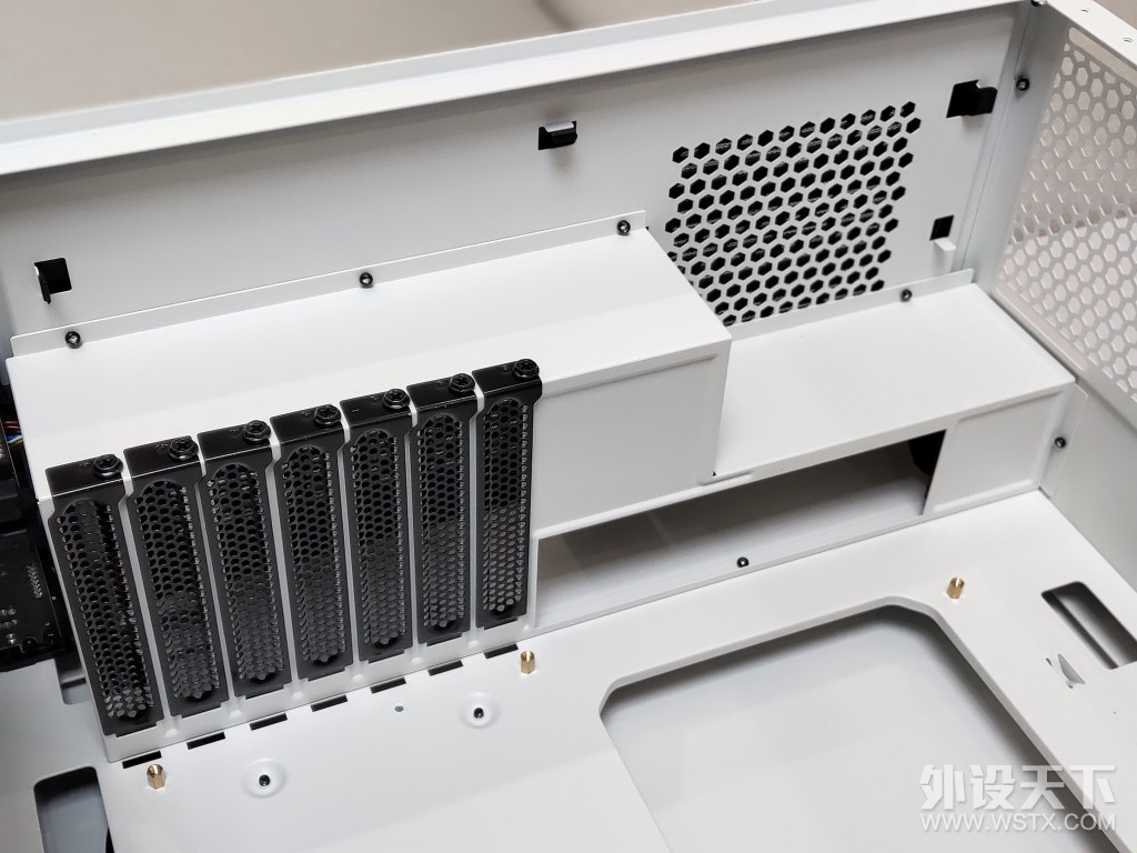 颜值与实用俱佳？ 爱国者破晓X 分体式 白色机箱 上机评测