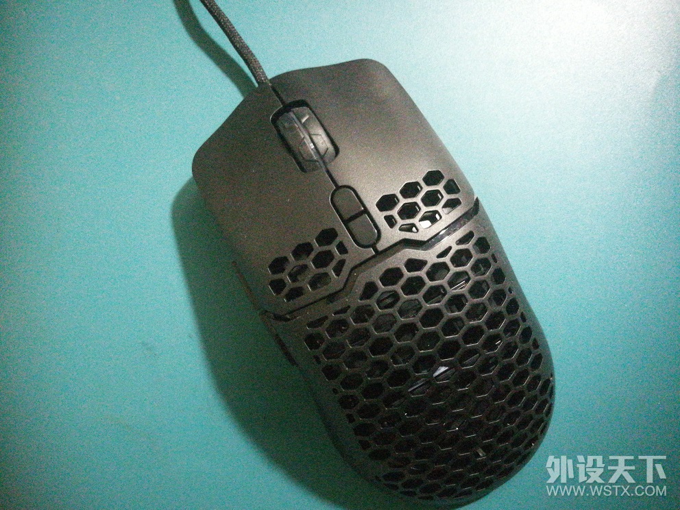 轻量化鼠标，有洞还是无洞？