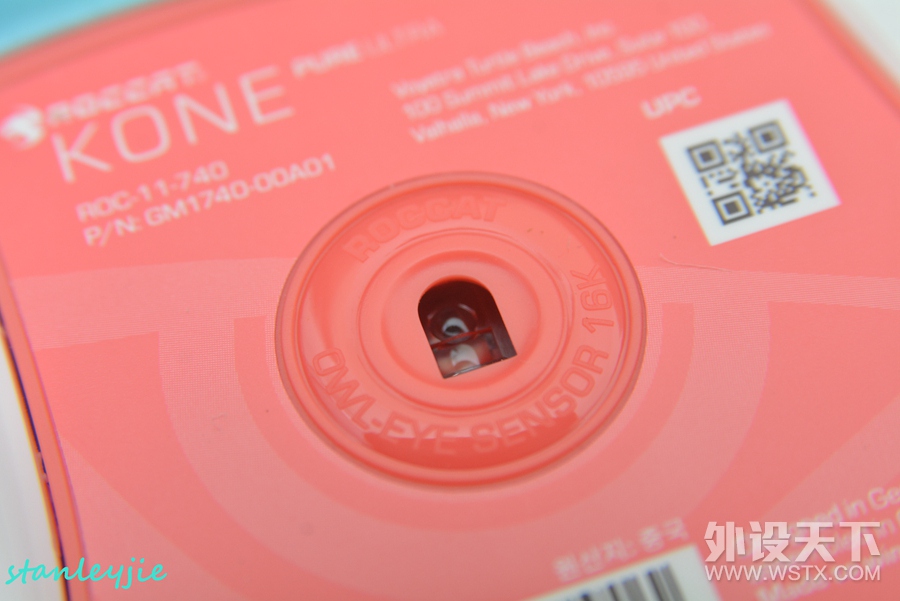 冰豹KONE PURE夜枭ULTRA轻量版游戏鼠标（珊瑚粉）评测