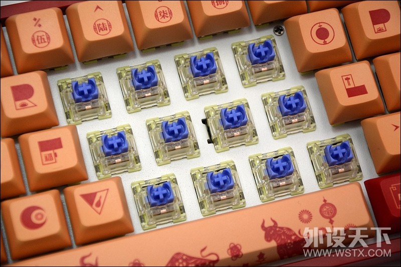 首款TTC兄弟轴量产键盘，AKKO3068V2牛年新春版开箱