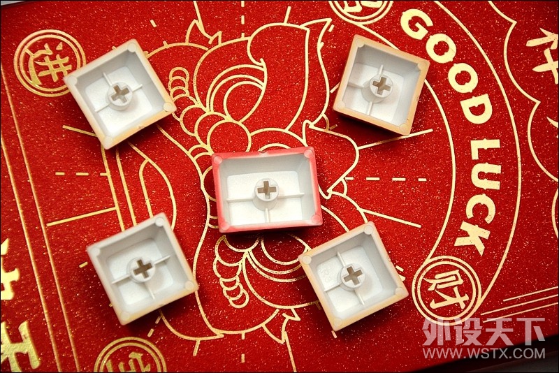 首款TTC兄弟轴量产键盘，AKKO3068V2牛年新春版开箱