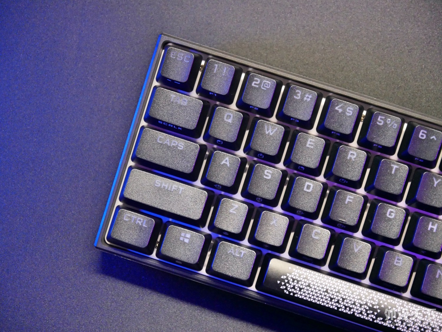 性能强劲的小钢炮——海盗船K65 RGB MINI机械键盘