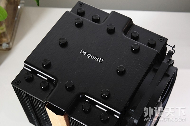 顶级风冷散热器除了性能强劲以外还应具备什么素质？德商必酷DARK ROCK PRO4开箱体验