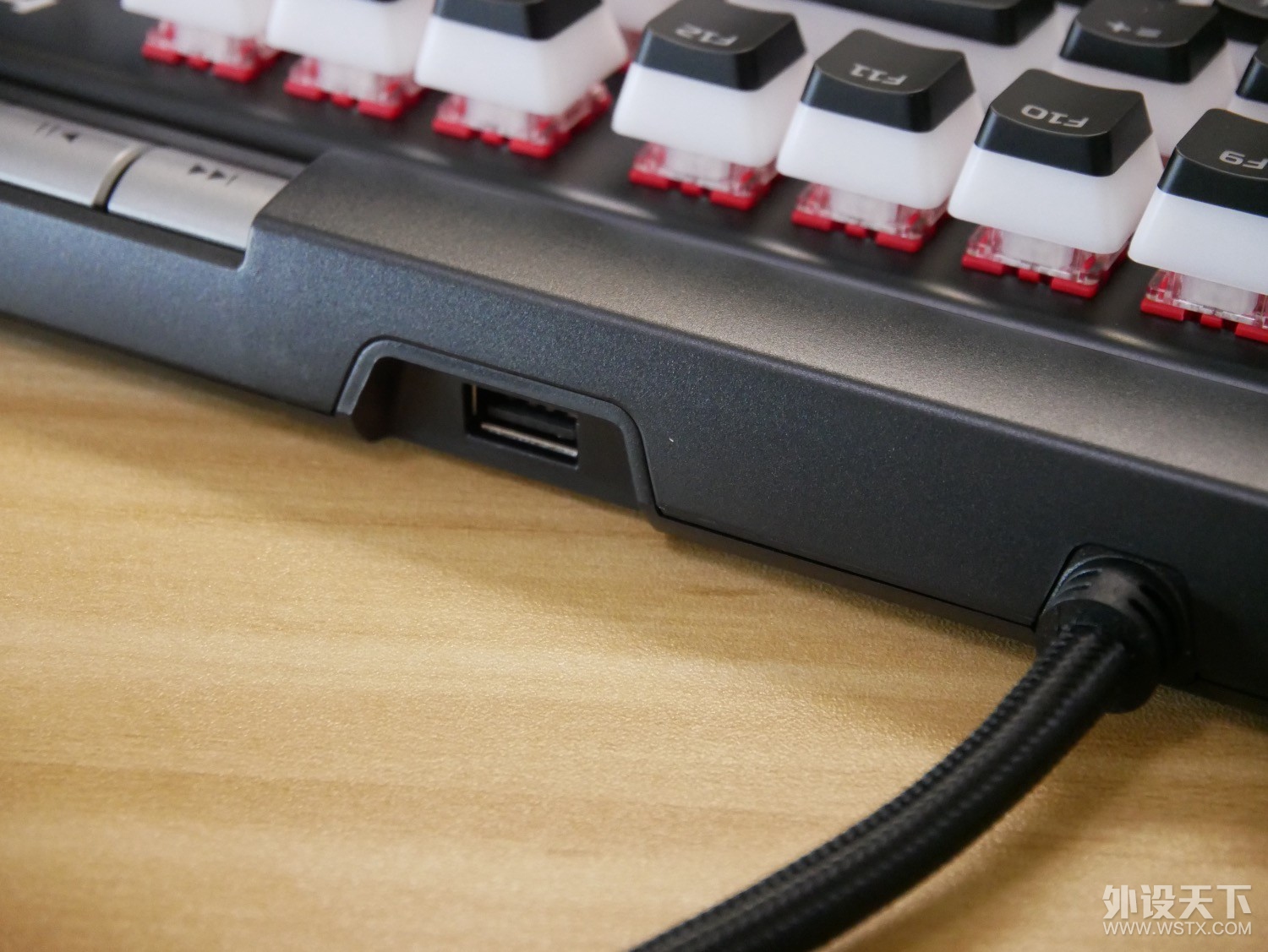 布丁键帽可以多好看——HyperX 阿洛伊精英2机械键盘