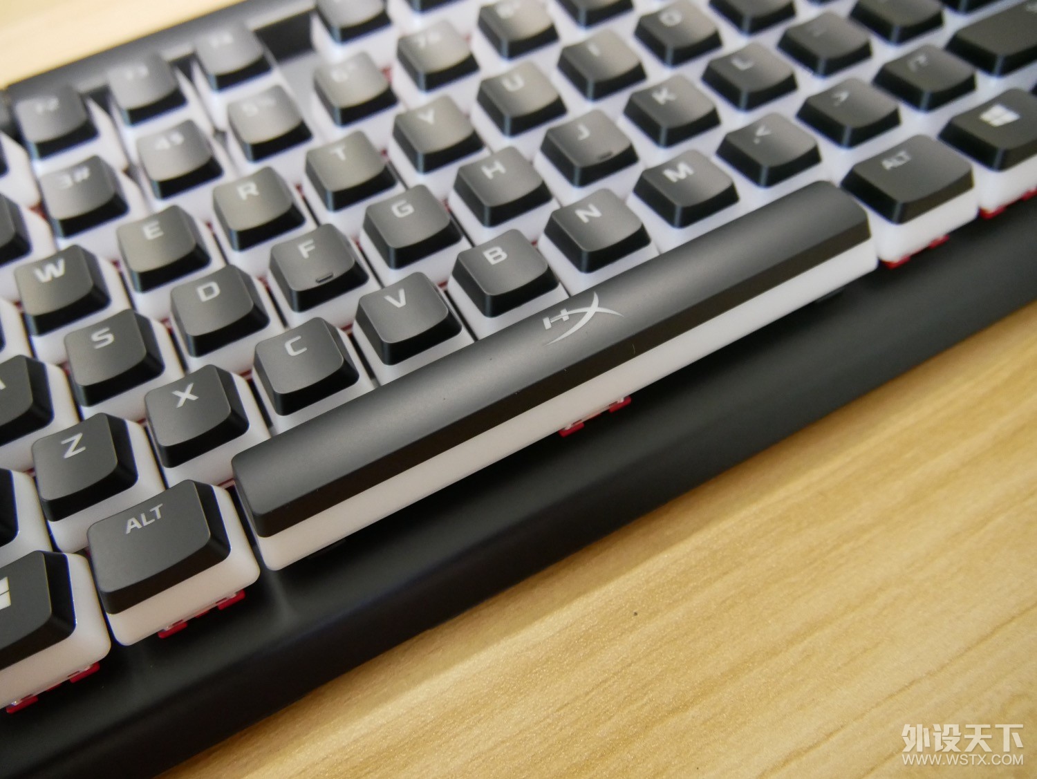 布丁键帽可以多好看——HyperX 阿洛伊精英2机械键盘