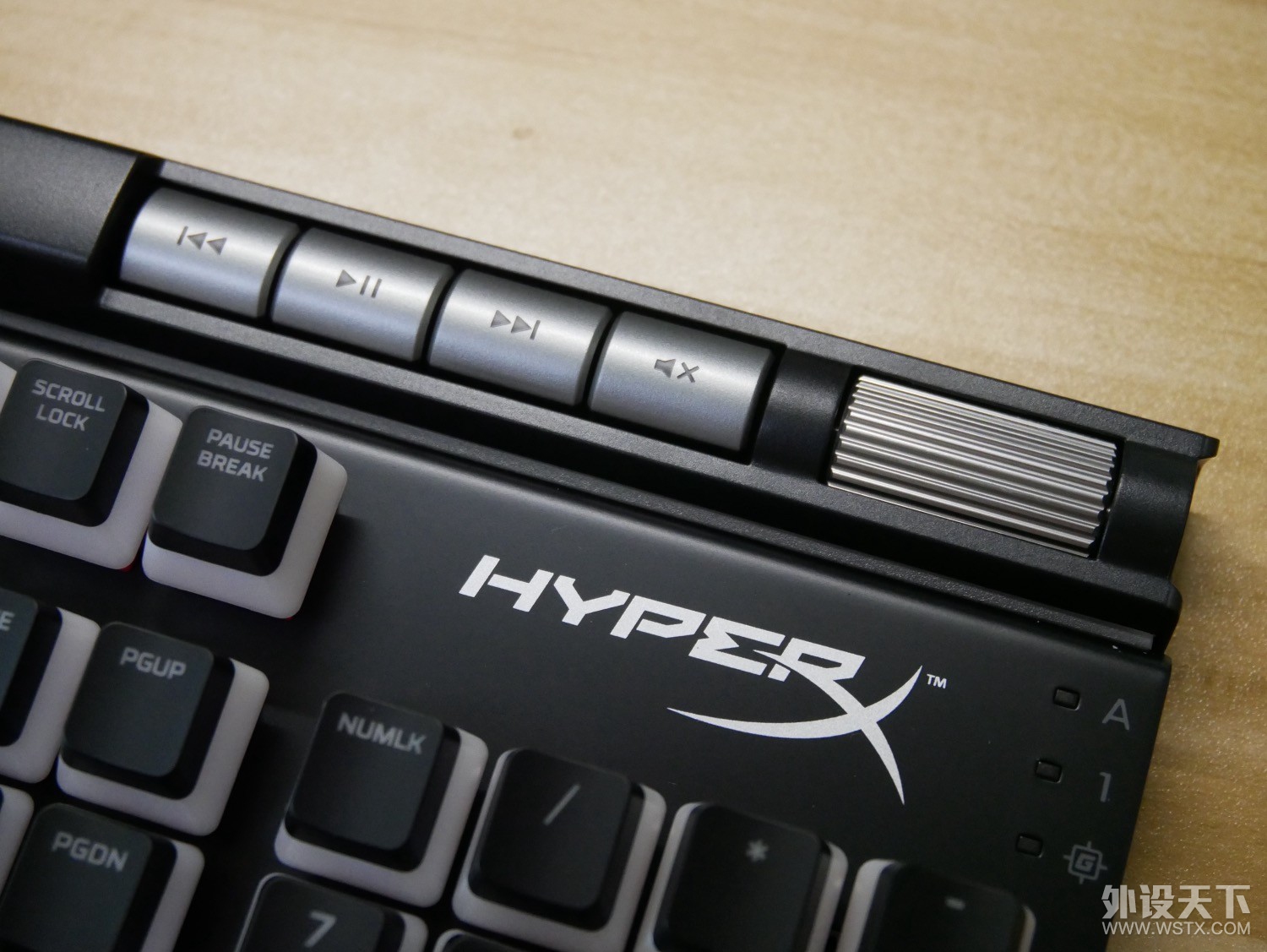 布丁键帽可以多好看——HyperX 阿洛伊精英2机械键盘