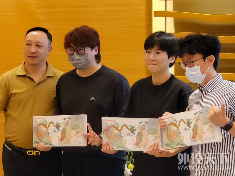 外设天下兔斯基，凯华工厂行，阳光、沙滩、轴