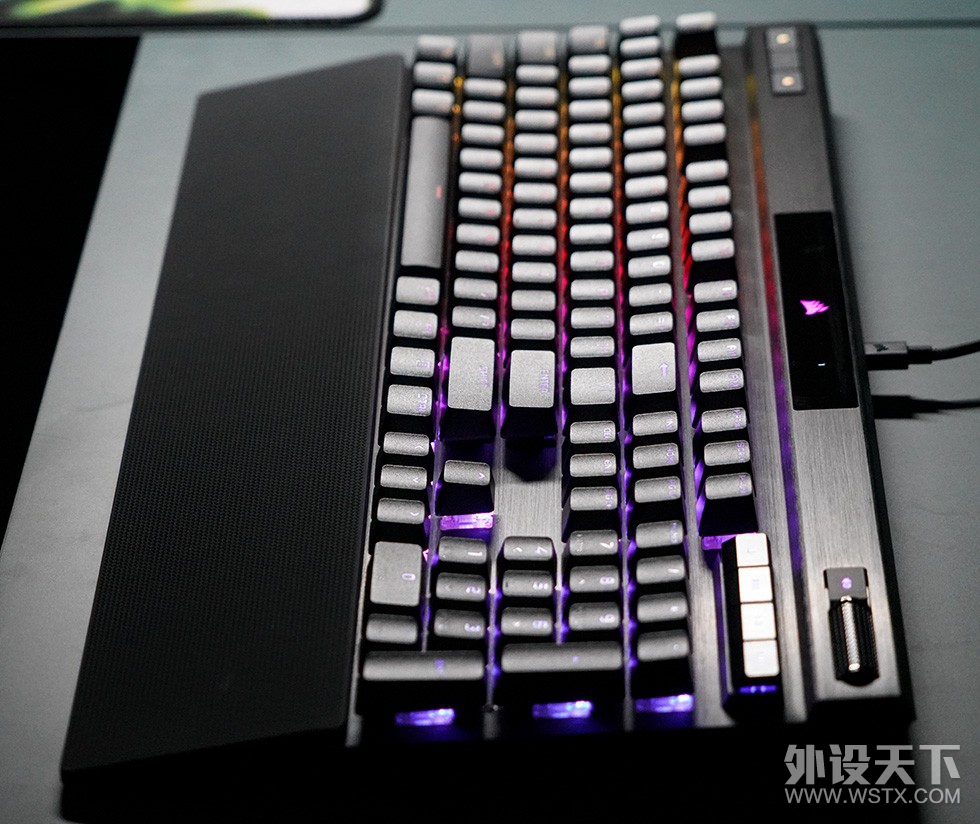 不带宏键区的“K100” 海盗船K70 RGB PRO开箱体验