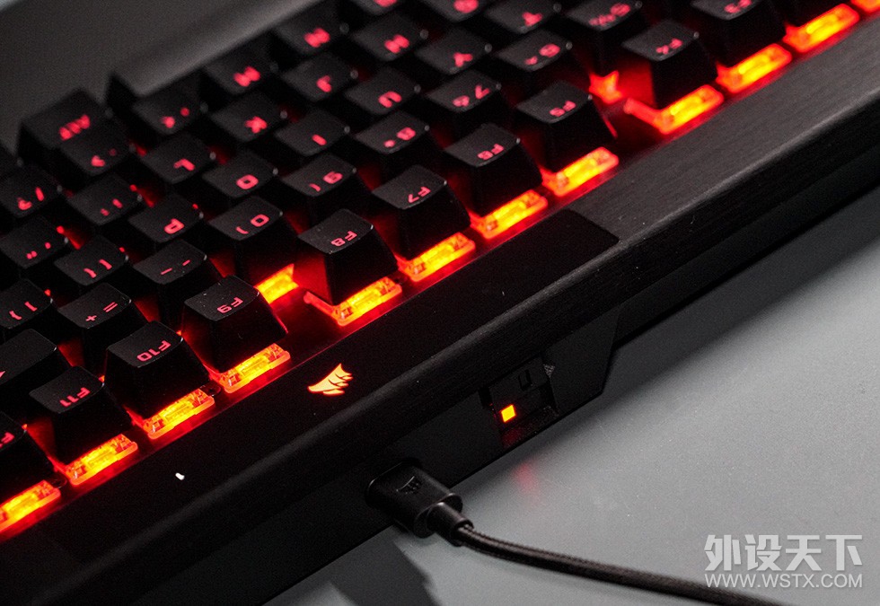 不带宏键区的“K100” 海盗船K70 RGB PRO开箱体验