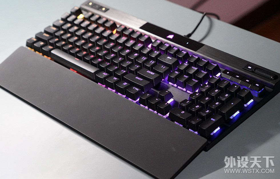 不带宏键区的“K100” 海盗船K70 RGB PRO开箱体验