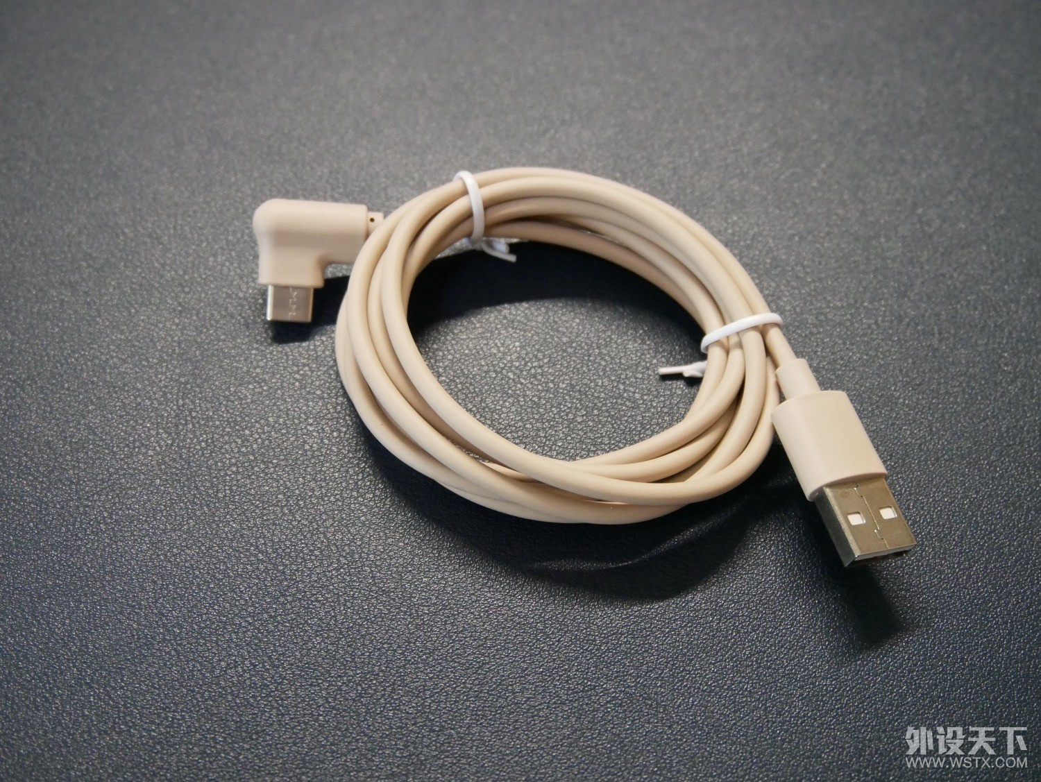 手感不错新选择——贱驴RS2三模机械键盘