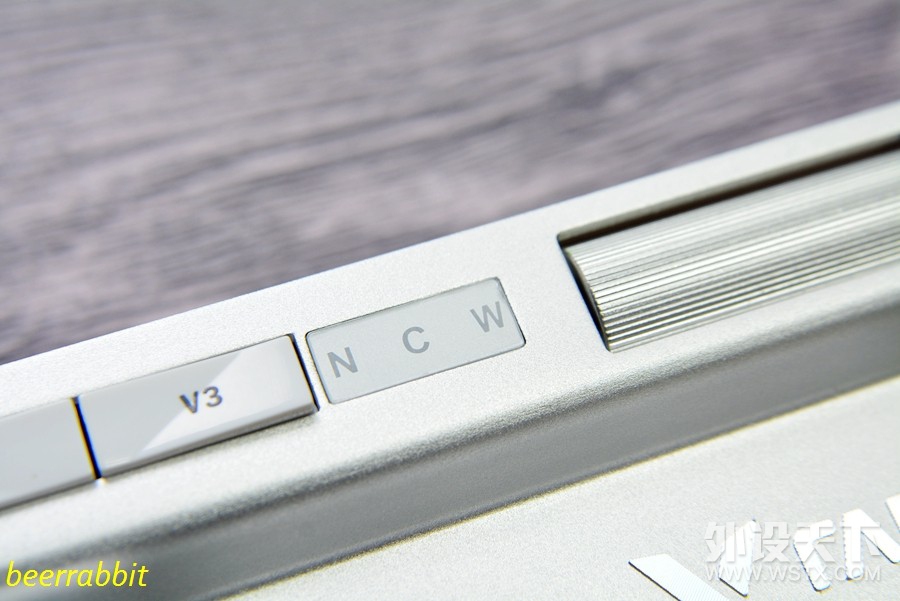 雷柏V700 DIY机械键盘：全尺寸、RGB、热插拔、厂润卫星轴