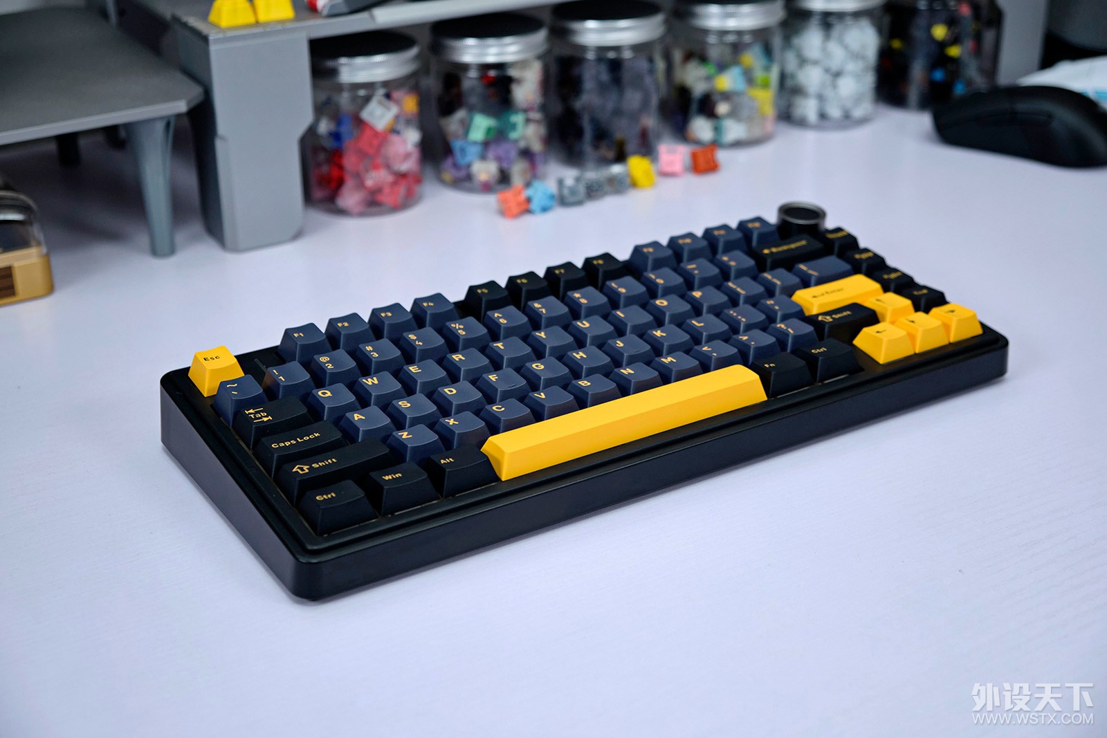 堆料和内卷的主旋律新品，狼蛛F75三模机械键盘分享