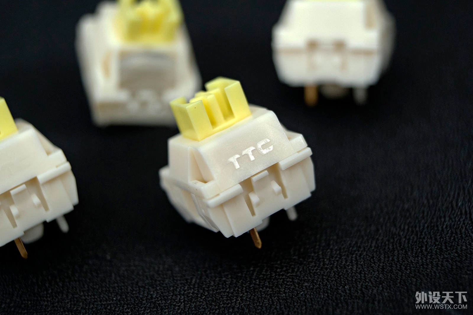 新月初现，灵动有韧劲丨TTC&狼蛛联合定制新月轴体验分享