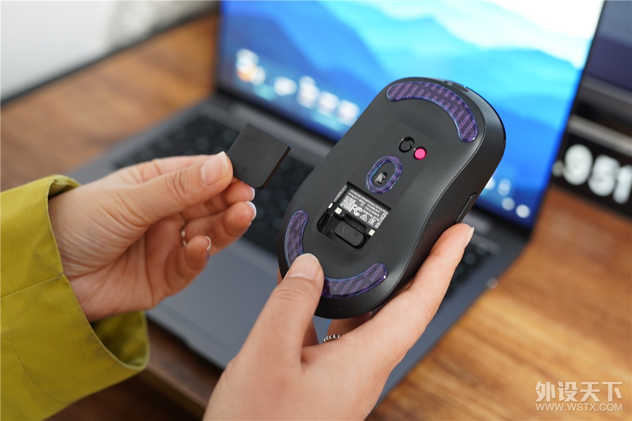 雷柏VT3PRO MAX搭配P5触点充电底座畅玩游戏无拘无束