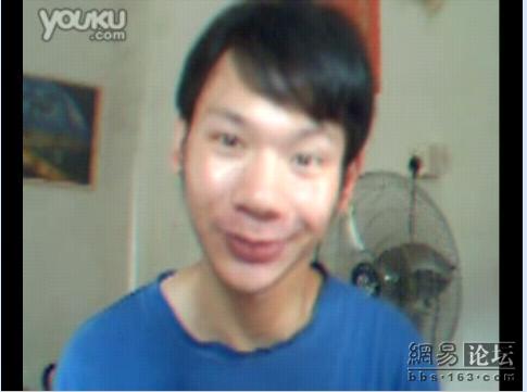 主角登场，似乎头发长了不少，哈哈