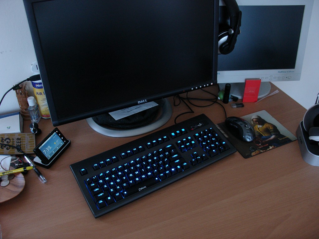 home-mancave-but-its-just-a-desk.JPG