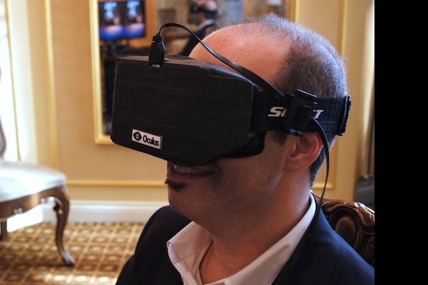 Oculus RiftCES 2013 ͷʾɽϷ