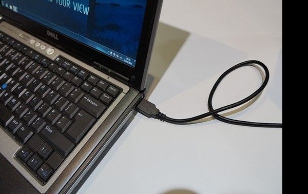 �ʼǱ����ͨ��USB�ڹ��� �������ֻ����õ�Դ