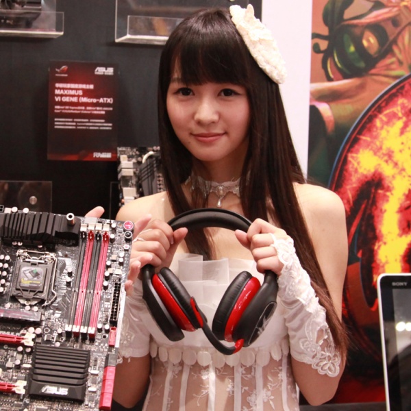 ��˶רҵ��Ұ�羺����Vulcan PRO��ҫChinaJoy2013
